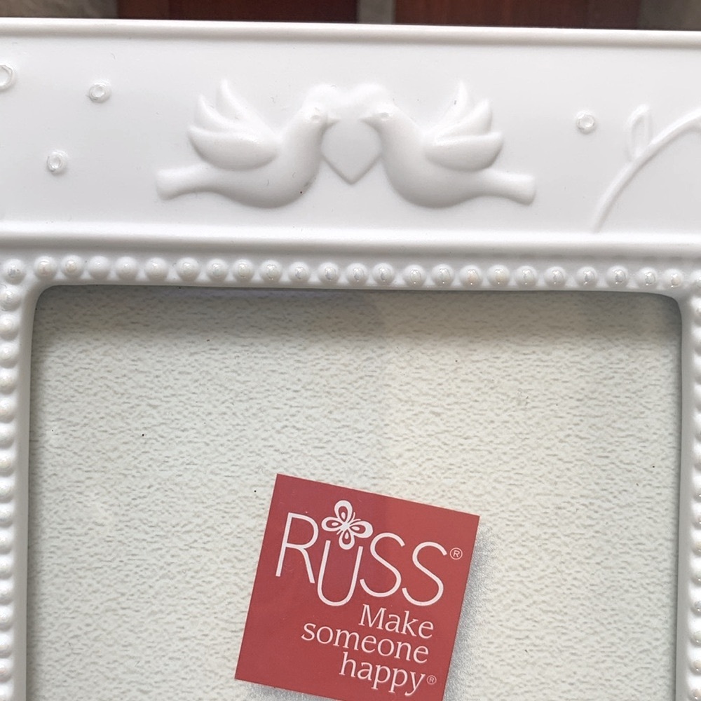 🔹NEW..Beautiful White Russ Porcelain Love Doves Picture Frame…
